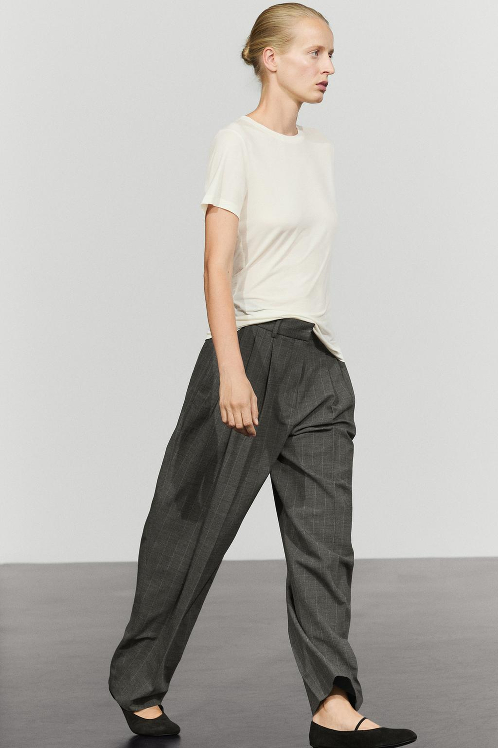 Massimo Dutti Брюки кроя carrot в тонкую полоску, угольный