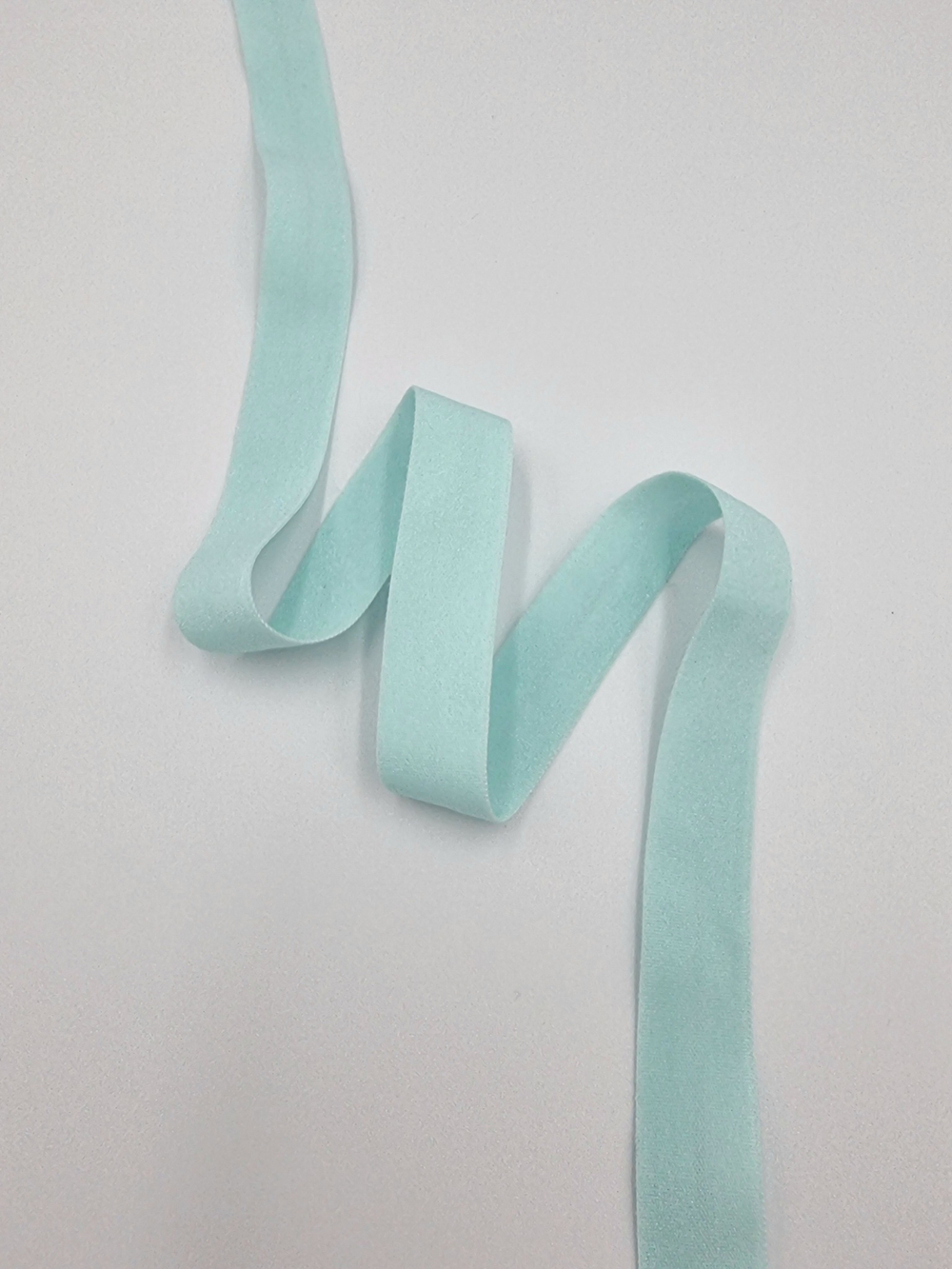 Бейка эластичная матовая ментол 15 мм ( Pantone 12-5410 TPG)