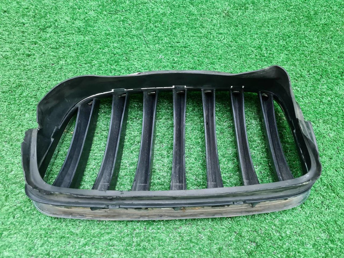 Решетка радиатора правая BMW X5 E70 (2006-2013)