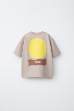 ZARA ФУТБОЛКА С ПРИНТОМ СОЛНЦЕ, ЦВЕТ МАЛЬВЫ
