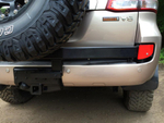 Калитка с фаркопом в штатный задний бампер Toyota Land Cruiser 200 2008-2015 под штатное колесо, с подсветкой номера РИФ
