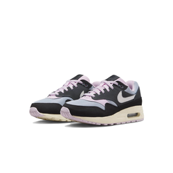 alt="Нежно-розовые акценты Pink Foam на язычке и шнурках Nike Air Max 1 GS Anthracite Pink Foam"