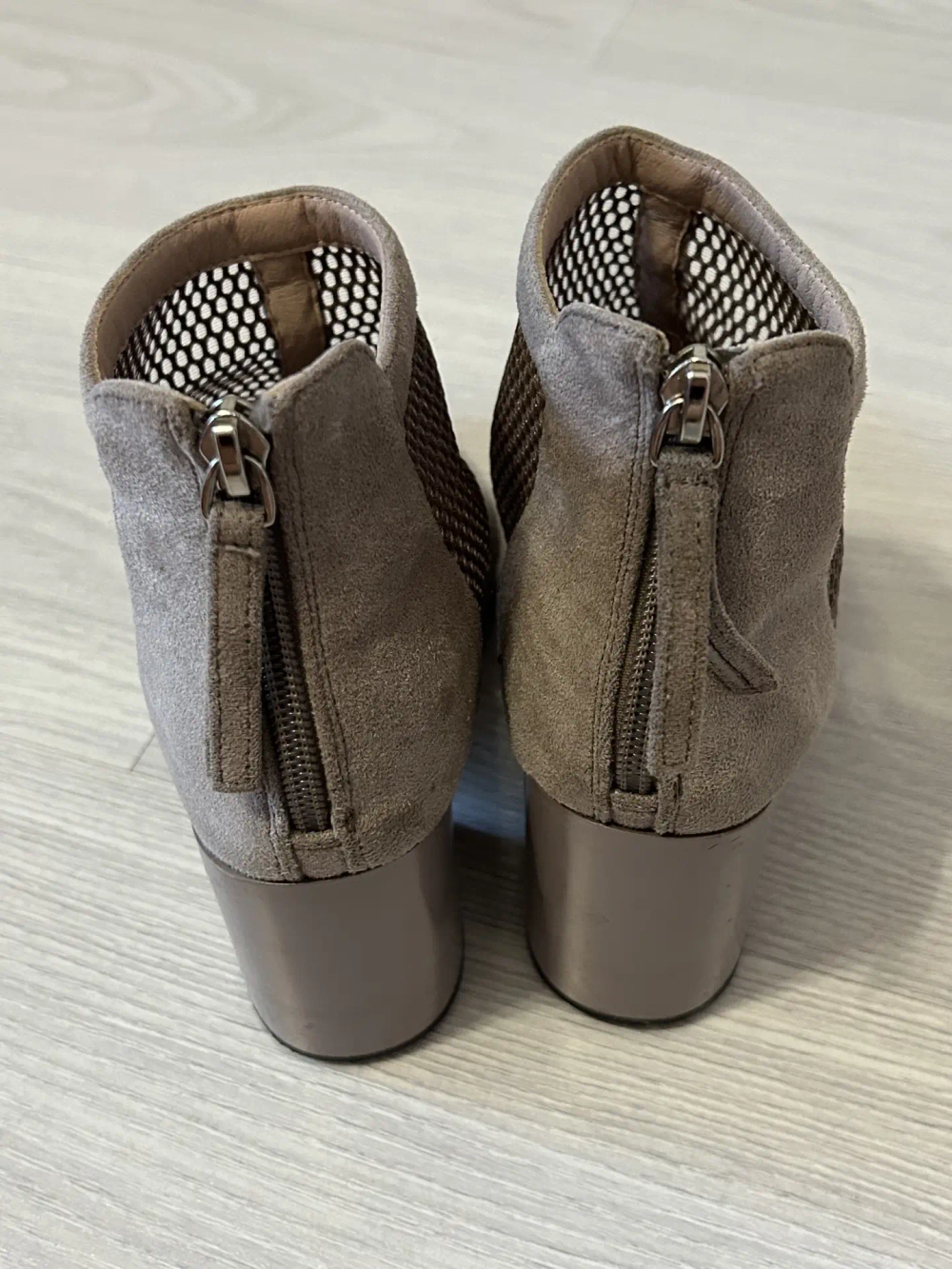 Женские ботильоны-сетка из замши Gold Heels на каблуке, серо-бежевые, размер 35