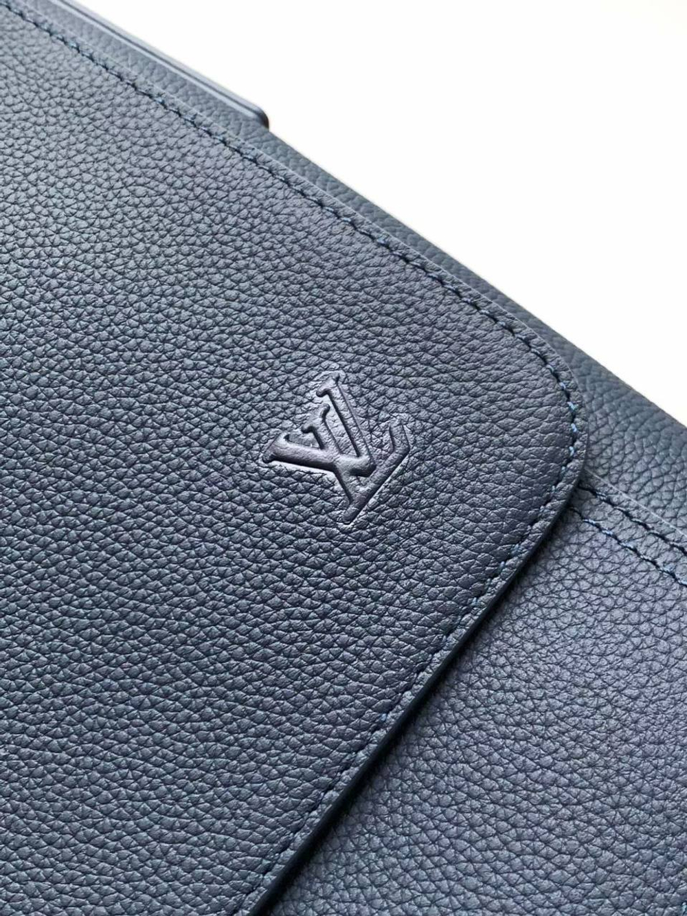 Сумка-мессенджер Louis Vuitton