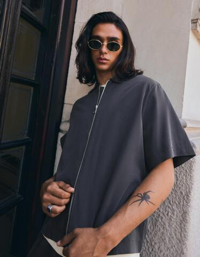 Мужская струящаяся рубашка boxy fit с коротким рукавом - BERSHKA