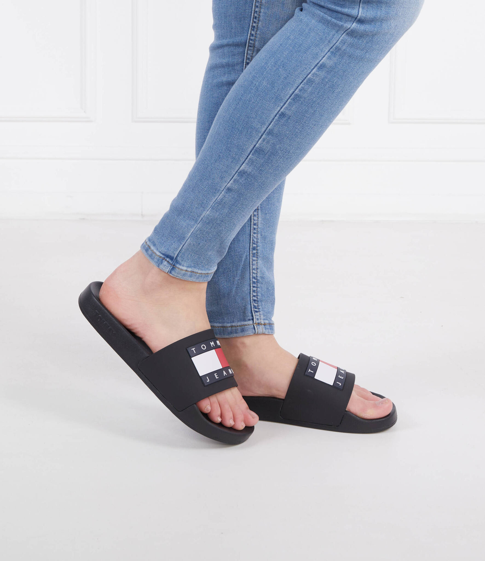Шлепанцы TOMMY JEANS FLAG POOL SLD ESS Tommy Jeans - черный(EN0EN02115)