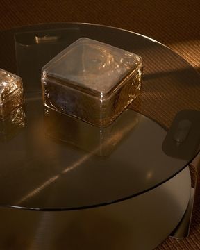 Декоративная шкатулка Aveli из переливающегося бежевого стекла, 14 x 14 см