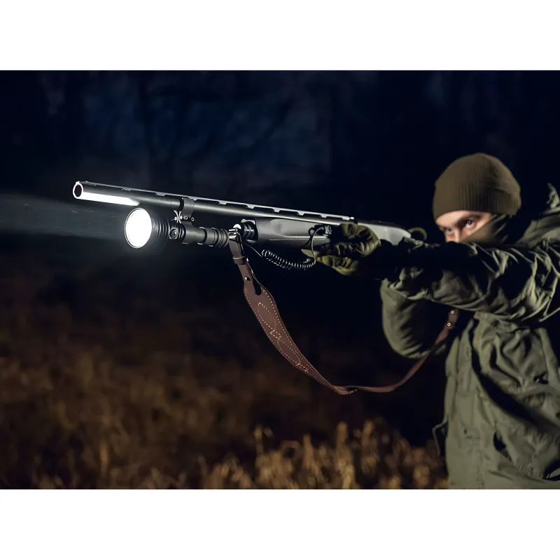 Поисковый фонарь Armytek Barracuda Pro Max Magnet USB - установленный под стволом ружья