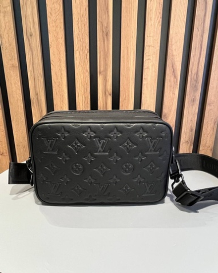 Сумка через плечо Louis Vuitton Alpha