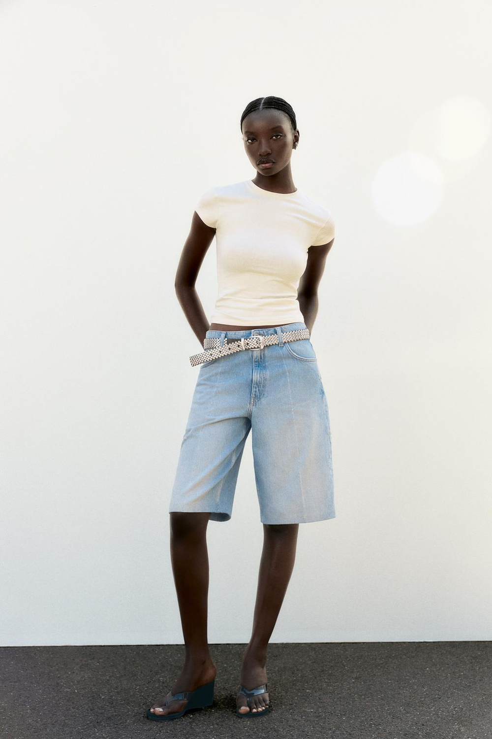 ZARA ФУТБОЛКА ОБЛЕГАЮЩЕГО КРОЯ С КОРОТКИМИ РУКАВАМИ, ЭКРЮ