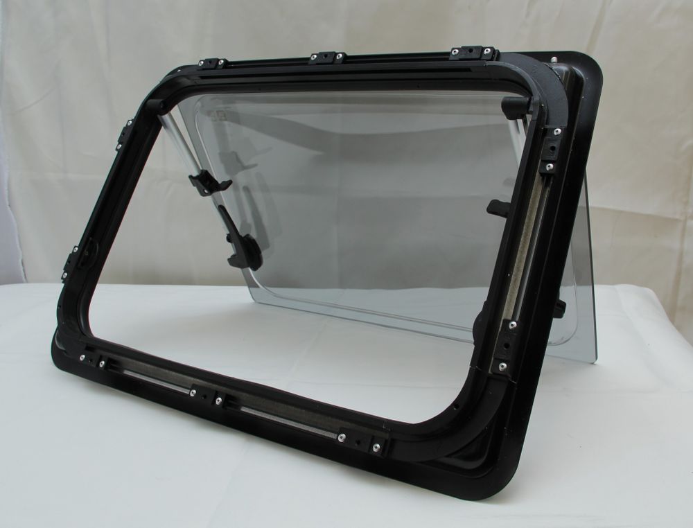 Окно откидное Mobile Comfort W7040R 700x400 мм, штора рулонная, антимоскитка