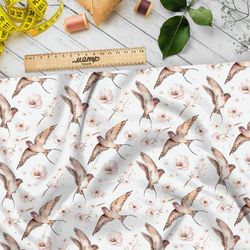 Ткань интерлок ласточки с нежными цветами