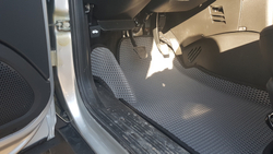Автоковрики для Chevrolet Niva. Комплектация с ПОДЛОКОТНИКОМ. (2002-->)