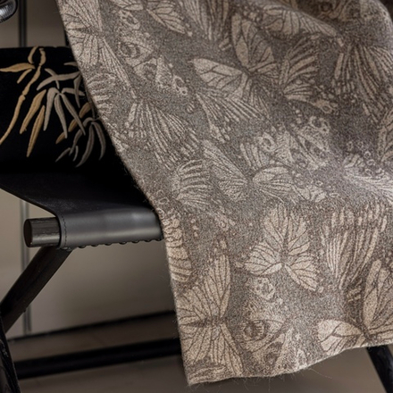 Шерстяная портьерная ткань «Botanical Shadow» — натуральная шерсть с крупным растительным узором для штор от пола до потолка