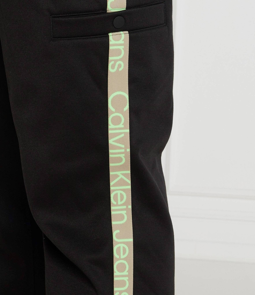 Спортивные штаны CUT OFF LOGO TAPE CALVIN KLEIN JEANS - черный(J30J324376)