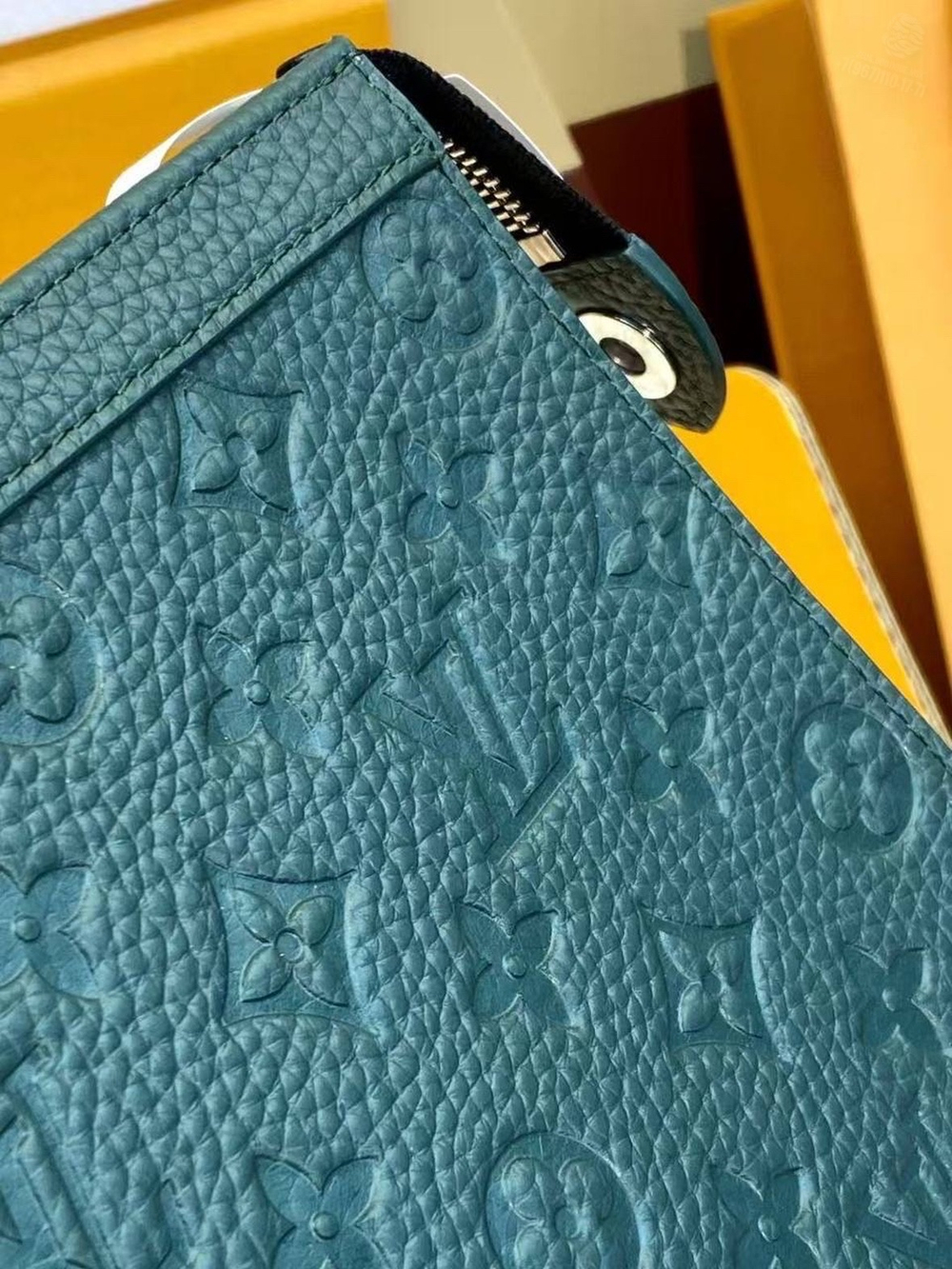 Клатч Louis Vuitton Voyage