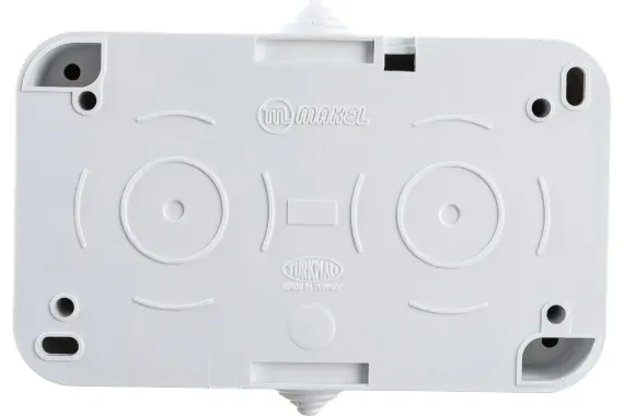 Розетка Makel Nemli Yer двойная с заземлением с крышкой накладная IP44 белый 15809
