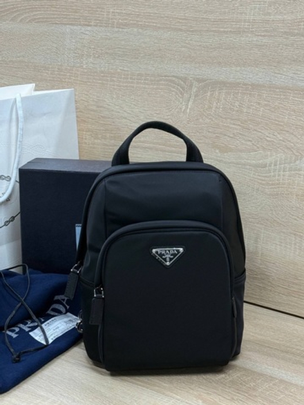 Рюкзак-слинг Prada