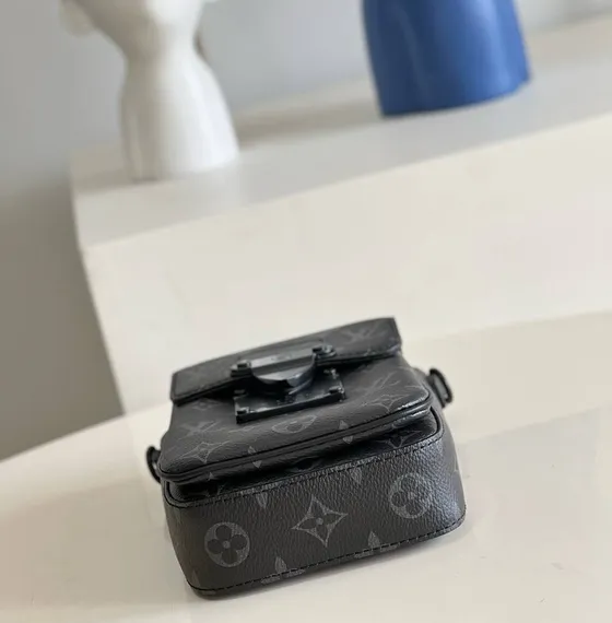 Бумажник Louis Vuitton S-lock Vertical Wearable темно-серый