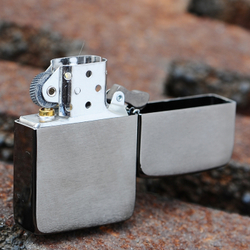 Зажигалка Zippo (1941Replica) с покрытием Black Ice, латунь/сталь, чёрная, глянцевая, 36x12