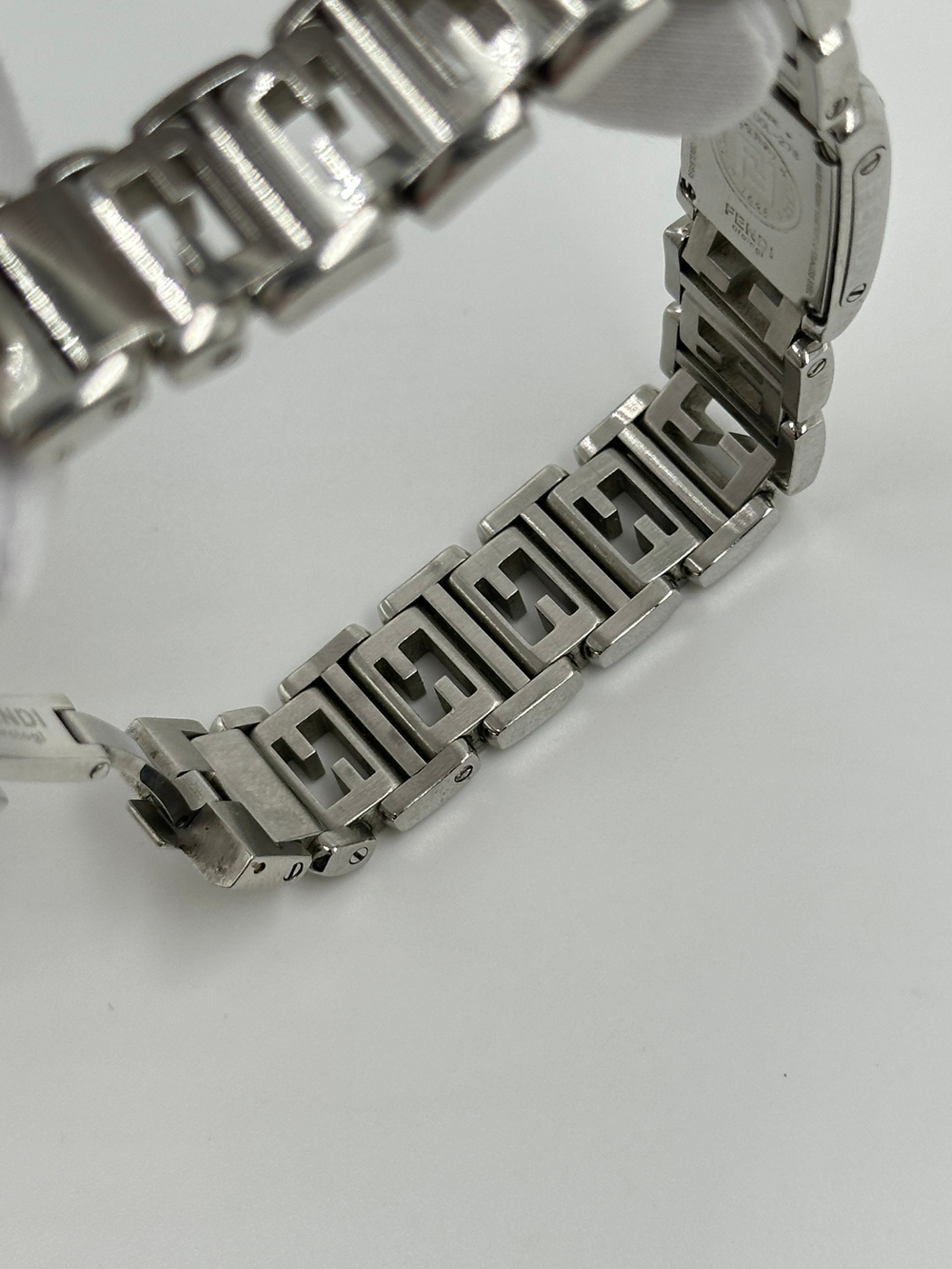 Часы Fendi