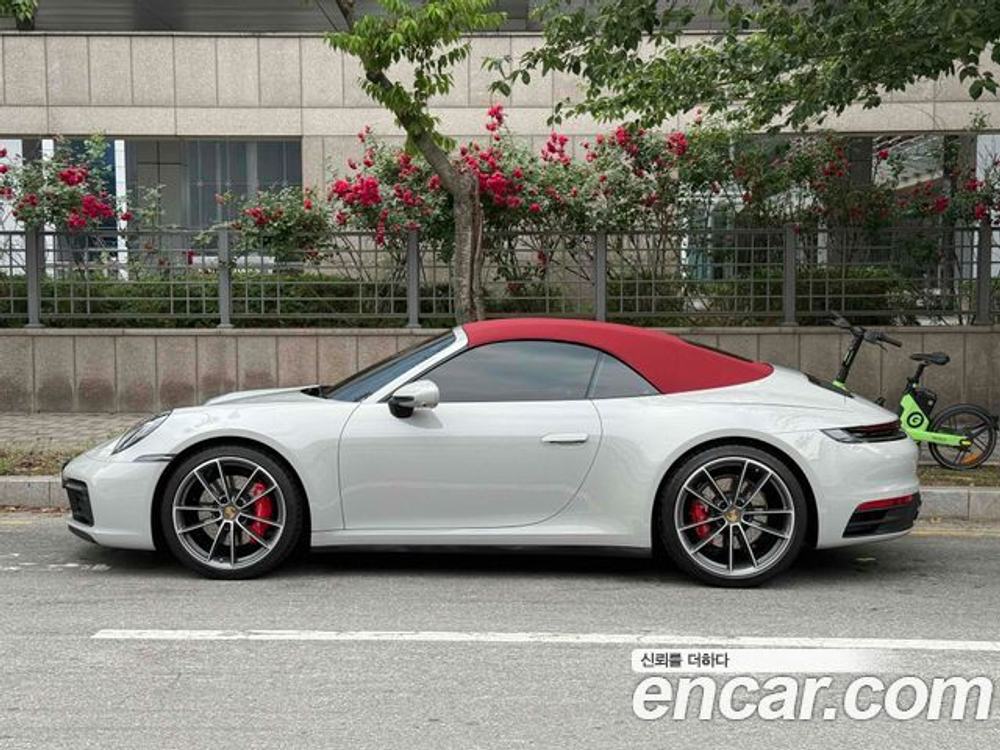 Porsche 911 Carrera 4S Cabriolet — 2023