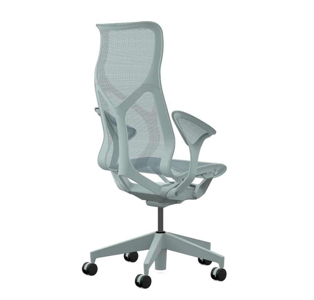 Кресло Herman Miller Cosm, высокая спинка, цвет Glacier, подлокотники «лепестки» (Leaf)