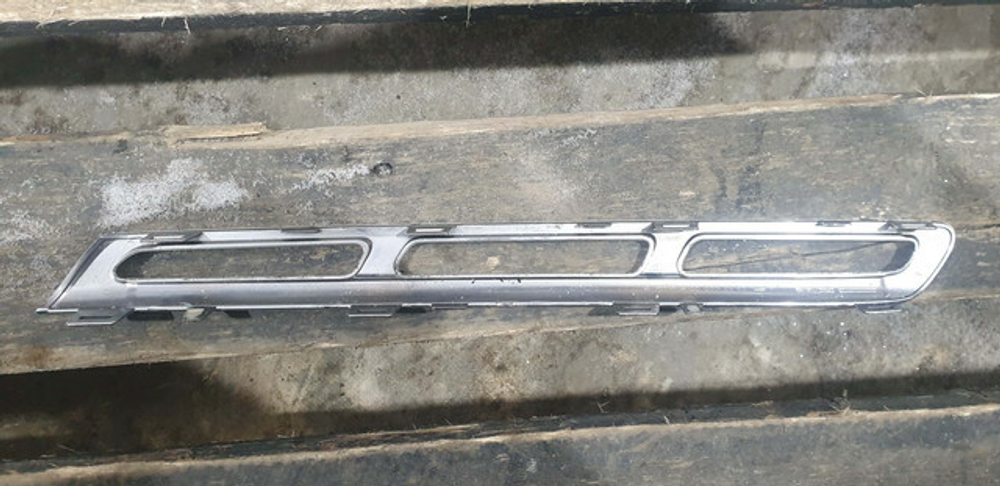 Молдинг решетки радиатора Mercedes GLS (X166) 15-19 Б/У Оригинал A1668882085
