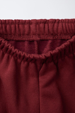 ZARA КОМПЛЕКТ С ТОЛСТОВКОЙ И БРЮКАМИ, КРАСНОВАТЫЙ