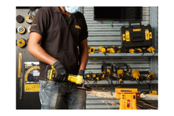 DEWALT Аккумуляторная угловая шлифмашина DCG405N, 20 В, 100 мм, 9000 об/мин, без АКБ и ЗУ () DCG405N-A9