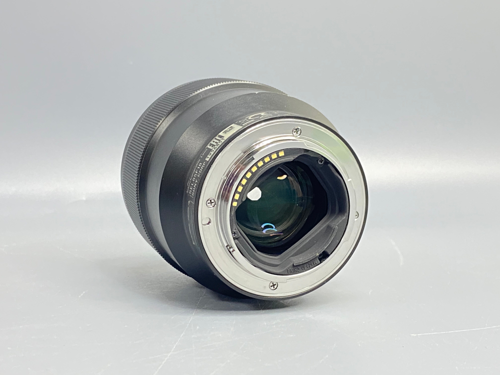 Sony FE 85mm 1.8 грибок внутри объектива