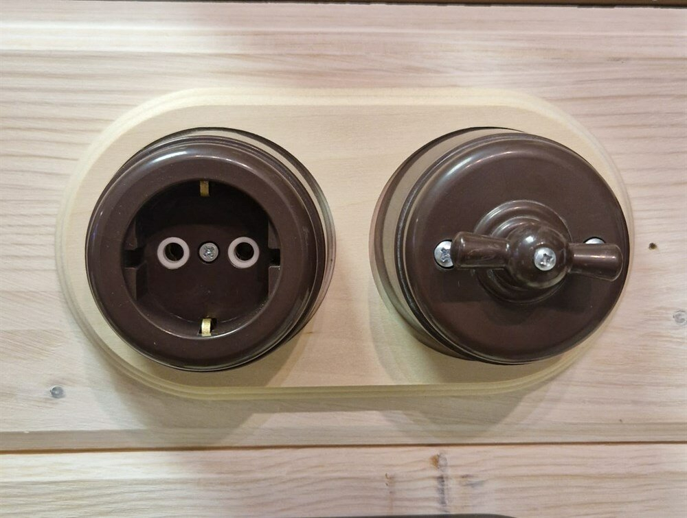 Ретро выключатель поворотный, пластиковый, коричневый, Вектор Interior Electric ВПВ-012-03