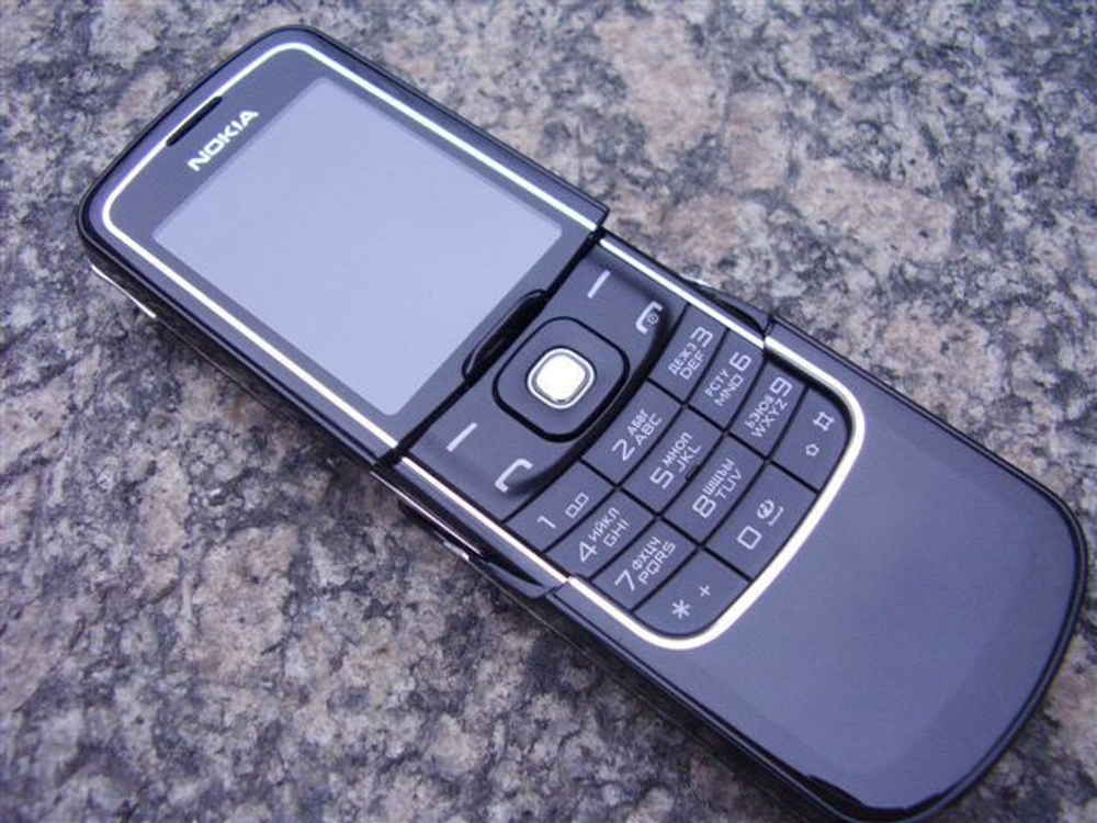 Мобильный телефон Nokia 8600 Luna