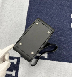 Сумка Hermes Lindy Noir Palladium Hardware
