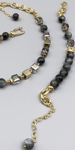 Браслет асимметричный с кошачим глазом и кубиками Swarovski, оттенок золото