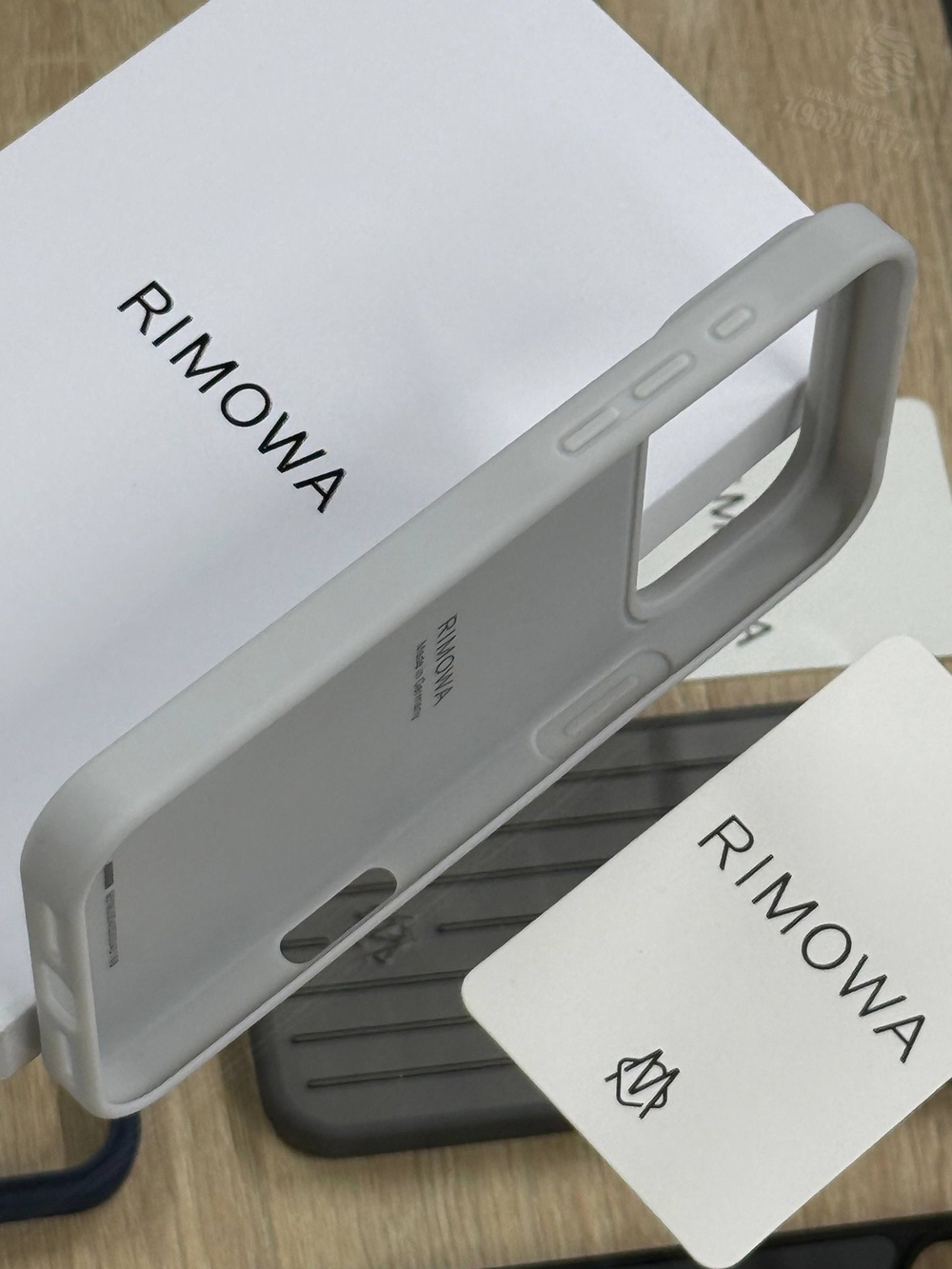 Чехол на iPhone 17 Pro Max Rimowa