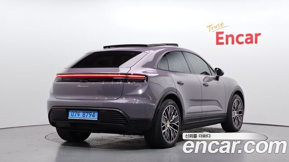 Porsche Macan Base 4 — 2025