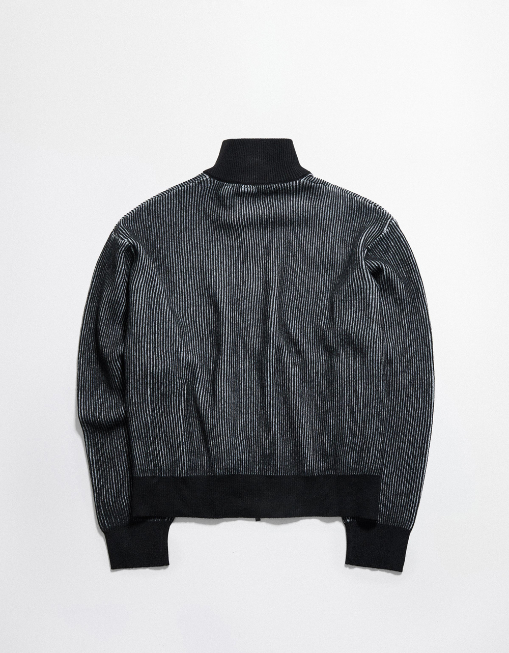 Мужская трикотажная куртка на молнии OUT OF CORE - BERSHKA