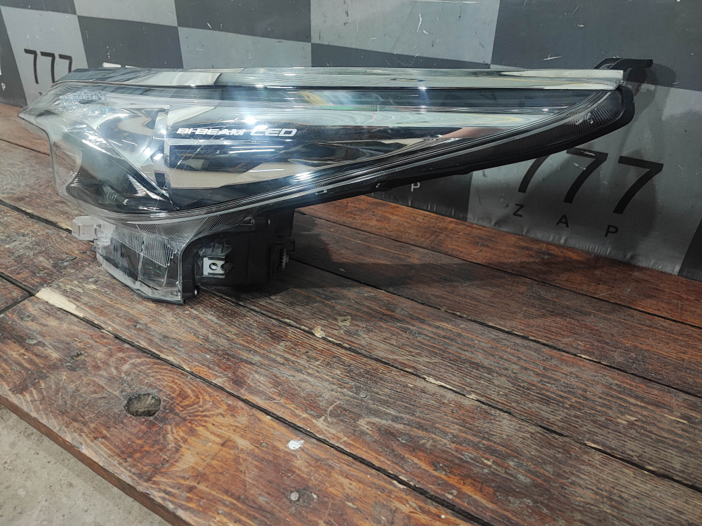 Фара левая LED Toyota Fortuner 2 15-20 Б/У Оригинал 810700KG40