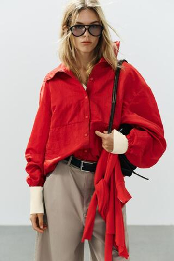 ZARA КУРТКА ИЗ ТЕХНИЧЕСКОЙ ТКАНИ НА КНОПКАХ, КРАСНЫЙ