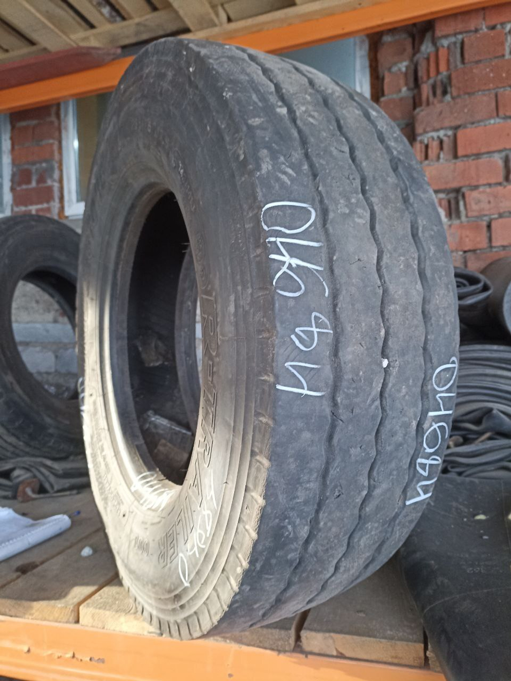 235/75R17.5 Bridgestone R-TRAILER 001 шина б/у