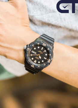 CASIO MRW-200H-1E — спортивные аналоговые часы с вращающимся безелем