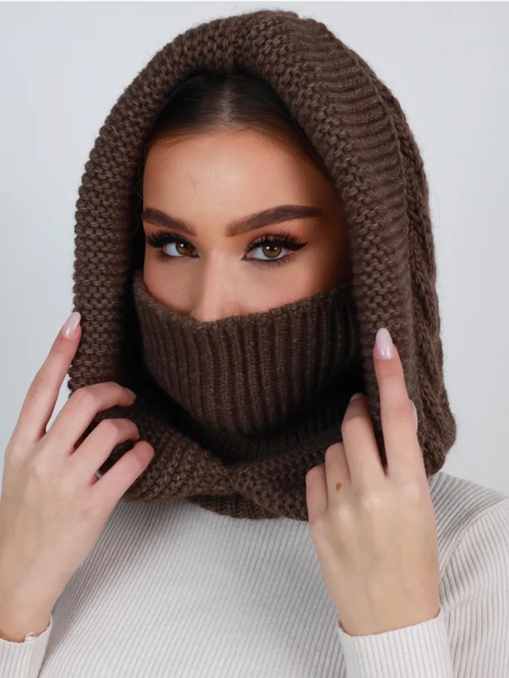 Капор вязаный теплый