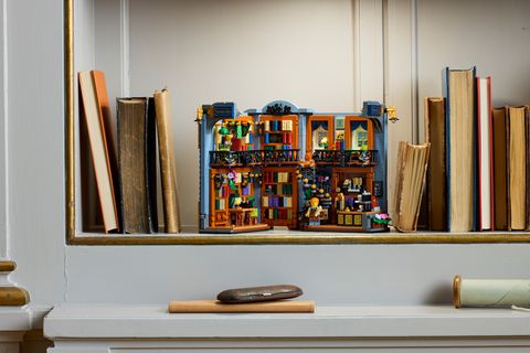 Конструктор LEGO Icons 11379 Bookstore: Book Nook
