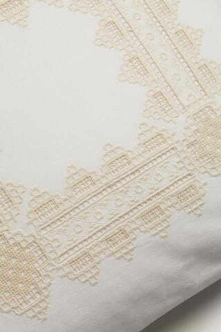 ZARA HOME ЧЕХОЛ ДЛЯ ДЕКОРАТИВНОЙ ПОДУШКИ С КОНТРАСТНОЙ ВЫШИВКОЙ, СВЕТЛО-БЕЖЕВЫЙ