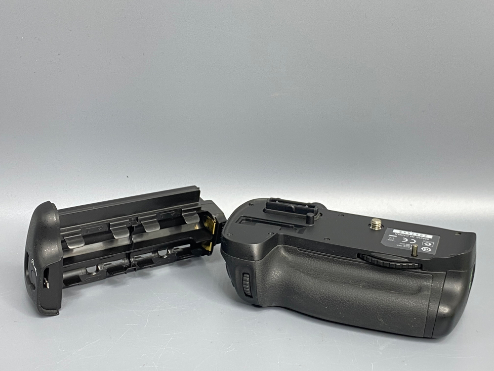 Nikon MB-D14