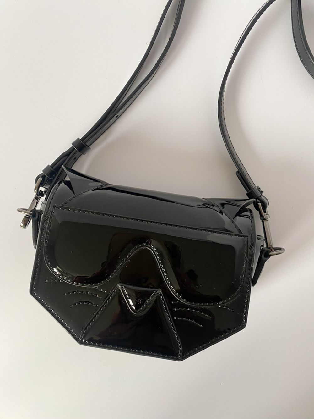 Лаковая сумочка Karl Lagerfeld, 16*12*7