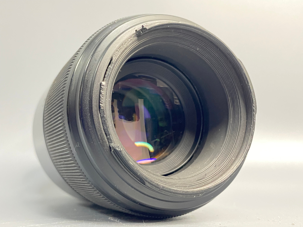 Sony 100mm 2.8 Macro Скол на резьбе