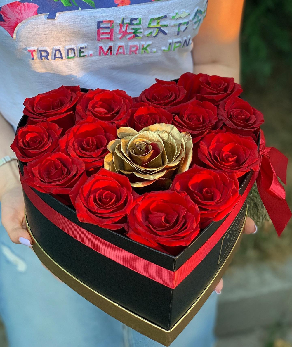 Сердце из роз "Golden love & Maison des fleurs"