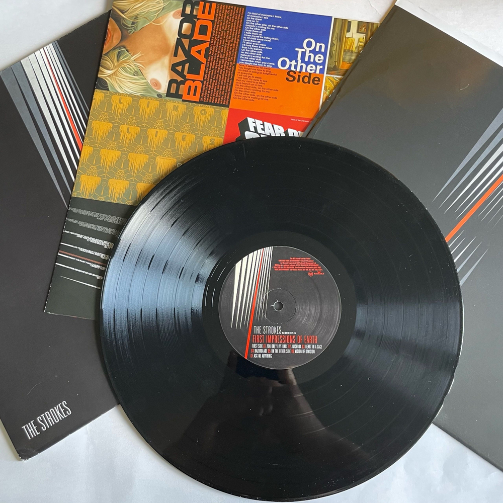 Винтажная виниловая пластинка LP The Strokes, First Impressions Of Earth (Европейский Союз 2006)